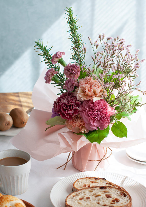 5月17～19日 お届け　母の月 その場で飾れる！カーネーションの花束「ピンク」【2024年遅れてごめんね母の日 おしゃれな花束ギフト】