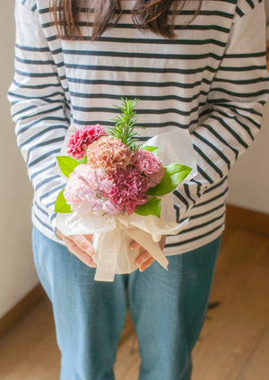 【母の日】その場で飾れる花束 - S - ローズピンク - &YOUKAEN (アンドユーカエン)