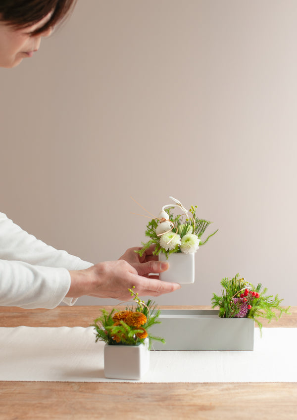 おめでたい新年のBOX卓上アレンジメント Sサイズ「円 - en - 」【2026年 迎春ギフト】 - &YOUKAEN (アンドユーカエン)