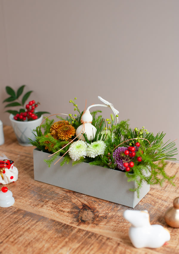 おめでたい新年のBOX卓上アレンジメント Sサイズ「円 - en - 」【2026年 迎春ギフト】 - &YOUKAEN (アンドユーカエン)