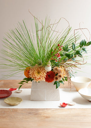 おめでたい新年の卓上アレンジメント Mサイズ「寿 - kotobuki - 」【2026年 迎春ギフト】 - &YOUKAEN (アンドユーカエン)