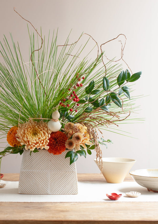 おめでたい新年の卓上アレンジメント Mサイズ「寿 - kotobuki - 」【2026年 迎春ギフト】 - &YOUKAEN (アンドユーカエン)