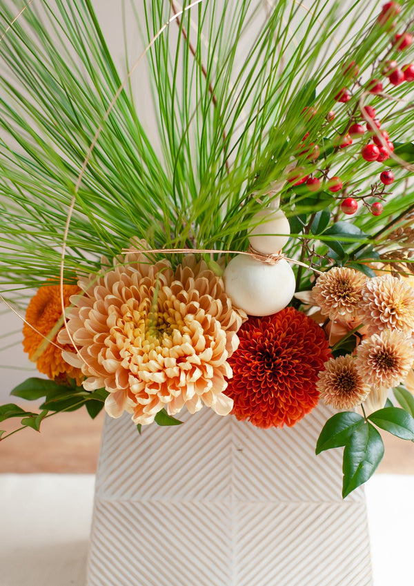 おめでたい新年の卓上アレンジメント Mサイズ「寿 - kotobuki - 」【2026年 迎春ギフト】 - &YOUKAEN (アンドユーカエン)