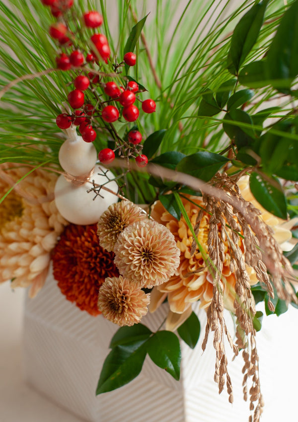 おめでたい新年の卓上アレンジメント Mサイズ「寿 - kotobuki - 」【2026年 迎春ギフト】 - &YOUKAEN (アンドユーカエン)