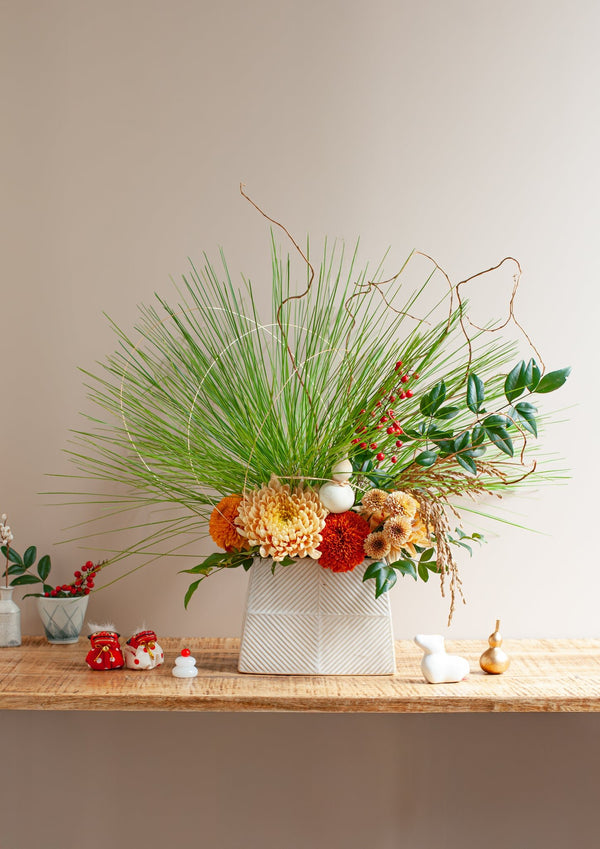 おめでたい新年の卓上アレンジメント Mサイズ「寿 - kotobuki - 」【2026年 迎春ギフト】 - &YOUKAEN (アンドユーカエン)