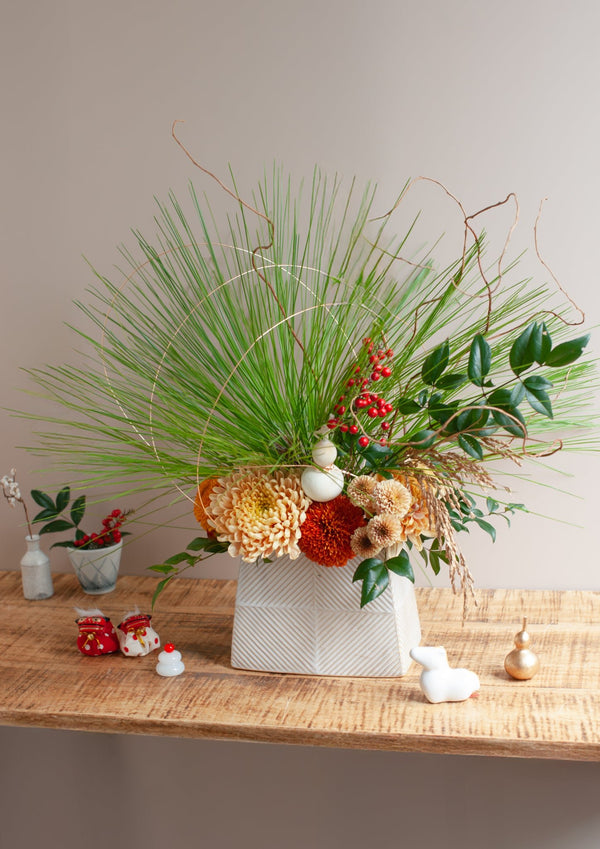 おめでたい新年の卓上アレンジメント Mサイズ「寿 - kotobuki - 」【2026年 迎春ギフト】 - &YOUKAEN (アンドユーカエン)