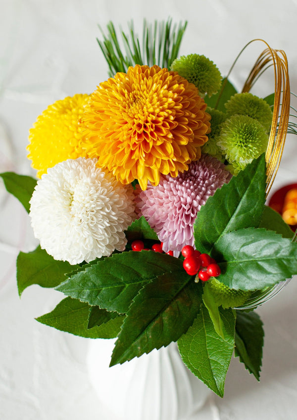 【お正月アレンジメント】瑞々しい新年を迎える花束 「HANAてまり」【正月のおしゃれなお花】