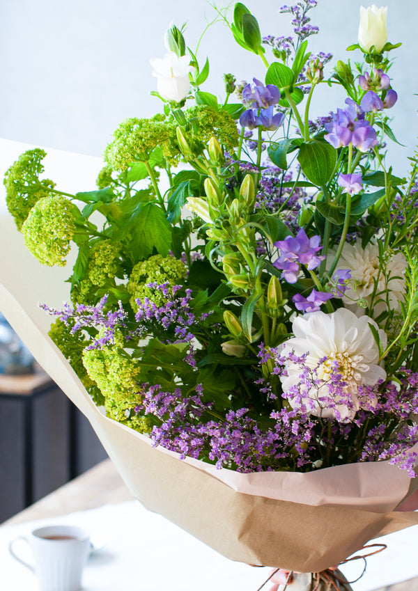 誕生日や結婚記念日に 期間限定 ラベンダー色の季節の花束 「vert Lavande」