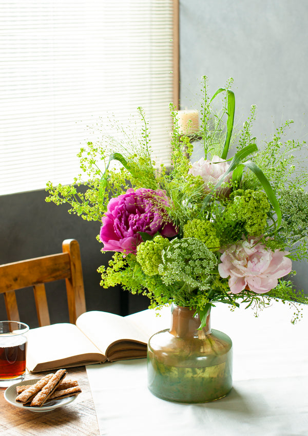 誕生日や結婚記念日に 期間限定 季節の花束 「芍薬と季節のグリーン」