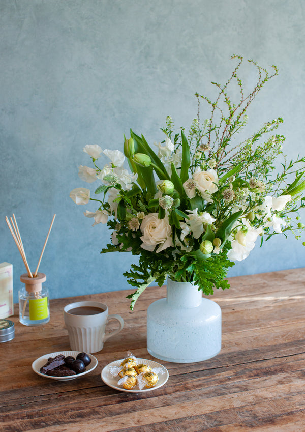 【ホワイトデー】チューリップを使った季節の花束 「spring blanc」【期間限定！ 春の花束】