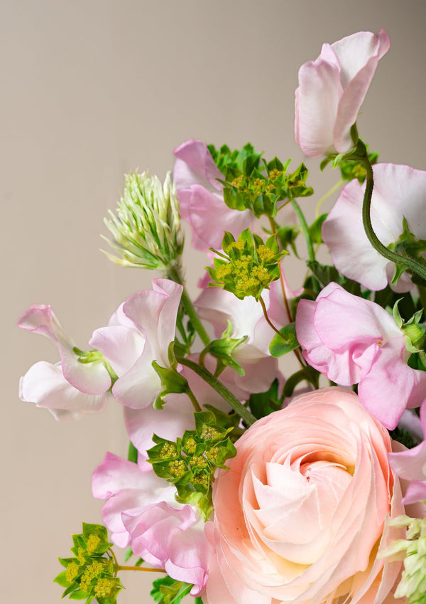 ラナンキュラスとスイートピーのスプリングブーケ 《ピンク》【2026年 スプリングギフト】