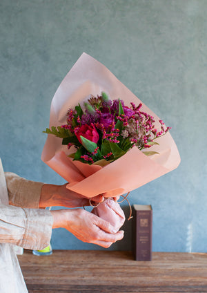 【バレンタイン】チューリップを使った季節の花束 「spring rouge」【期間限定！ 春の花束】