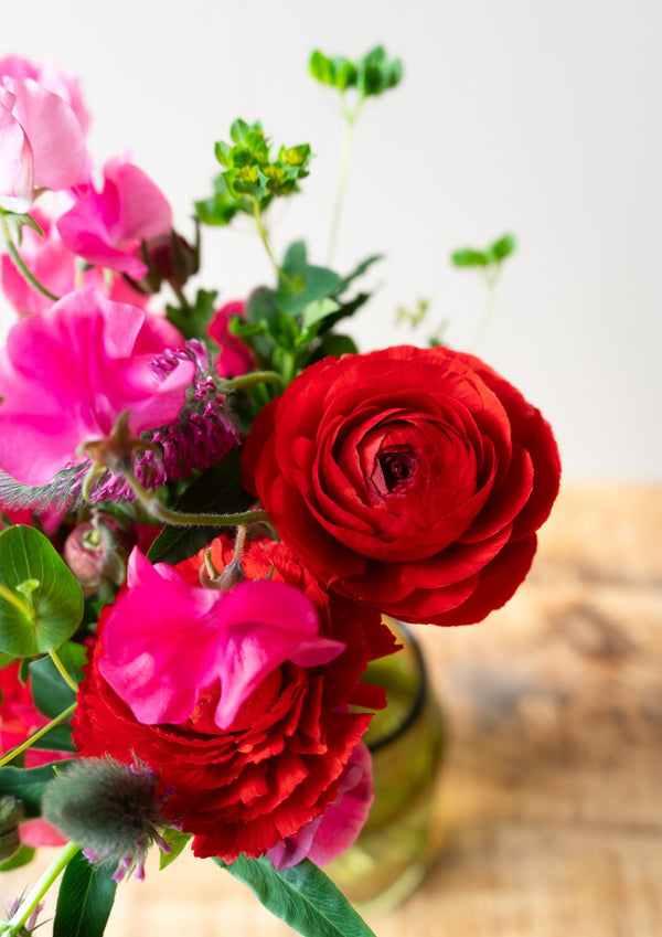 ラナンキュラスとスイートピーのスプリングブーケ 《レッド》【2026年 スプリングギフト】 - &YOUKAEN (アンドユーカエン)