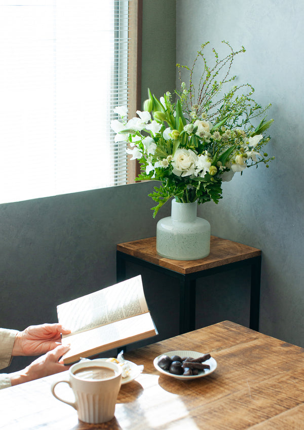 【期間限定】チューリップを使った季節の花束 ホワイトグリーン 高さ55cm「spring blanc」 - &YOUKAEN (アンドユーカエン)