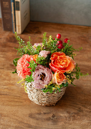 【フラワーアレンジメント】おしゃれなローズオレンジのアレンジメント Sサイズ【オレンジ】寄り