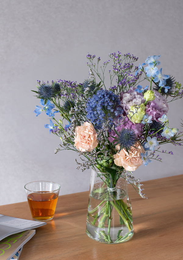 ブルーの季節のお花とグリーンの花束 Mサイズ