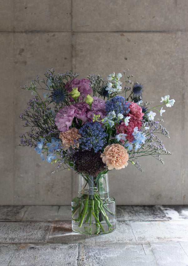 ブルーの季節のお花とグリーンの花束 Lサイズ｜男性へのプレゼントに