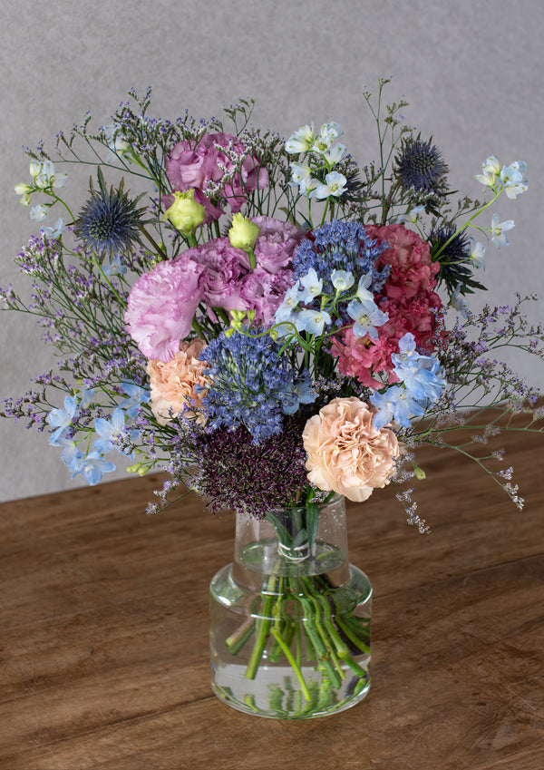 ブルーの季節のお花とグリーンの花束 Lサイズ｜男性へのプレゼントに