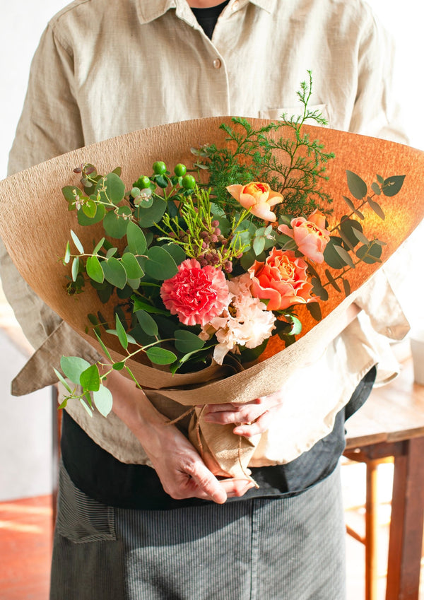 【花束】エレガントな季節の花束 オレンジグリーン 45cm~50cmサイズ【おしゃれなブーケ】