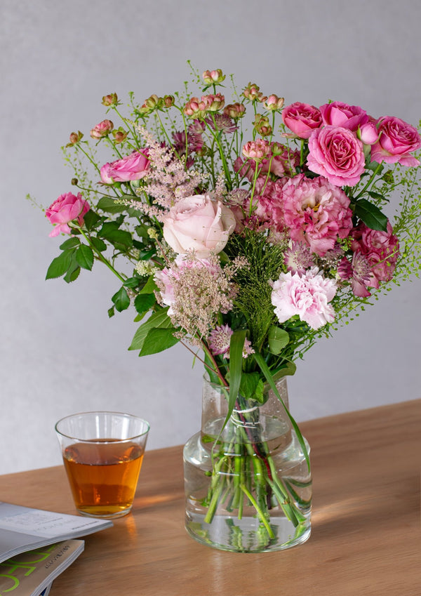 ピンクのバラと季節のグリーンの花束 Lサイズ｜女性への誕生日・結婚記念日に - &YOUKAEN (アンドユーカエン)