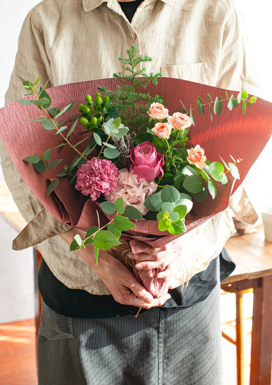 ブーケと花束の違いを徹底解説！お花屋さんが教える、お花の豆知識 &YOUKAEN (アンドユーカエン)