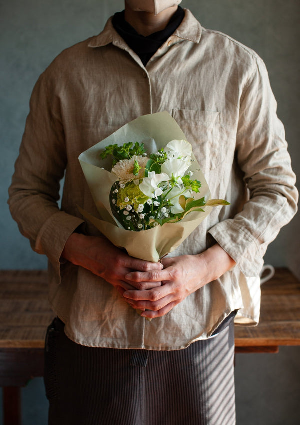 【花束】歓送迎会、卒業式におすすめ 季節の花で作るミニブーケセット ＜カラーお任せ４色＞