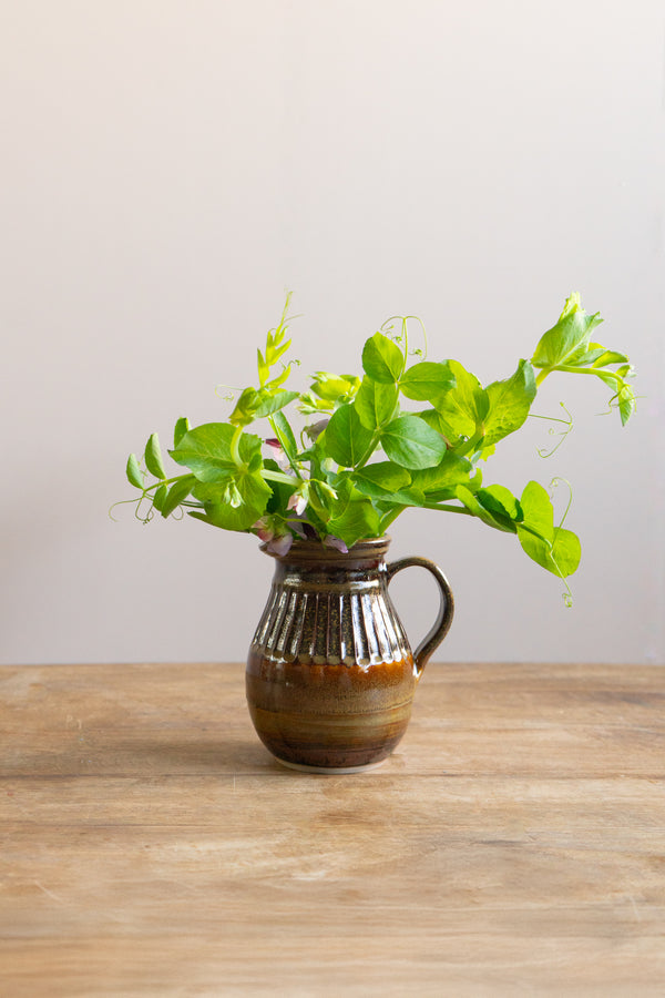 【フラワーベース】しのぎピッチャー｜石州嶋田窯 - &YOUKAEN (アンドユーカエン)