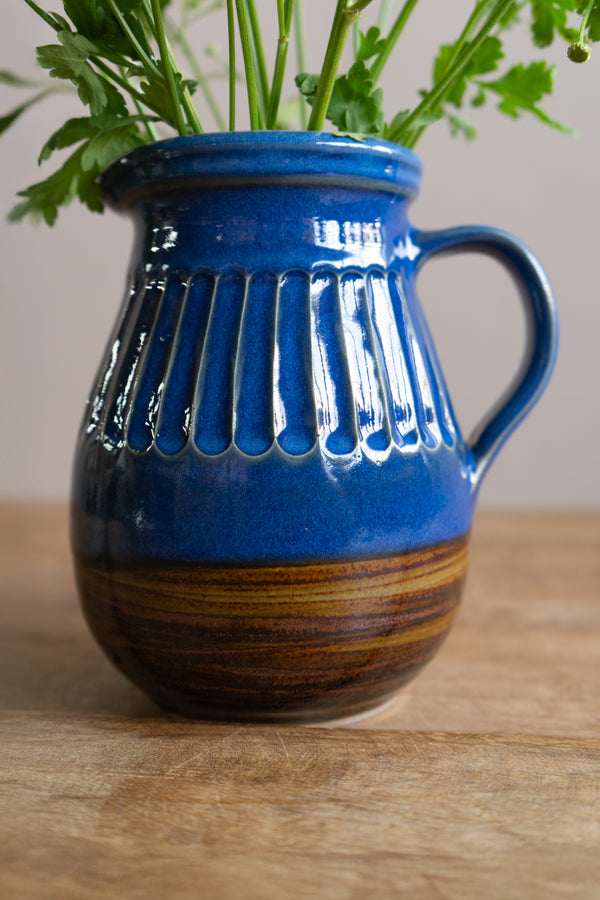 【フラワーベース】しのぎピッチャー｜石州嶋田窯 - &YOUKAEN (アンドユーカエン)