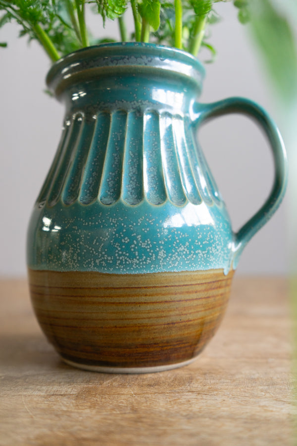 【フラワーベース】しのぎピッチャー｜石州嶋田窯 - &YOUKAEN (アンドユーカエン)