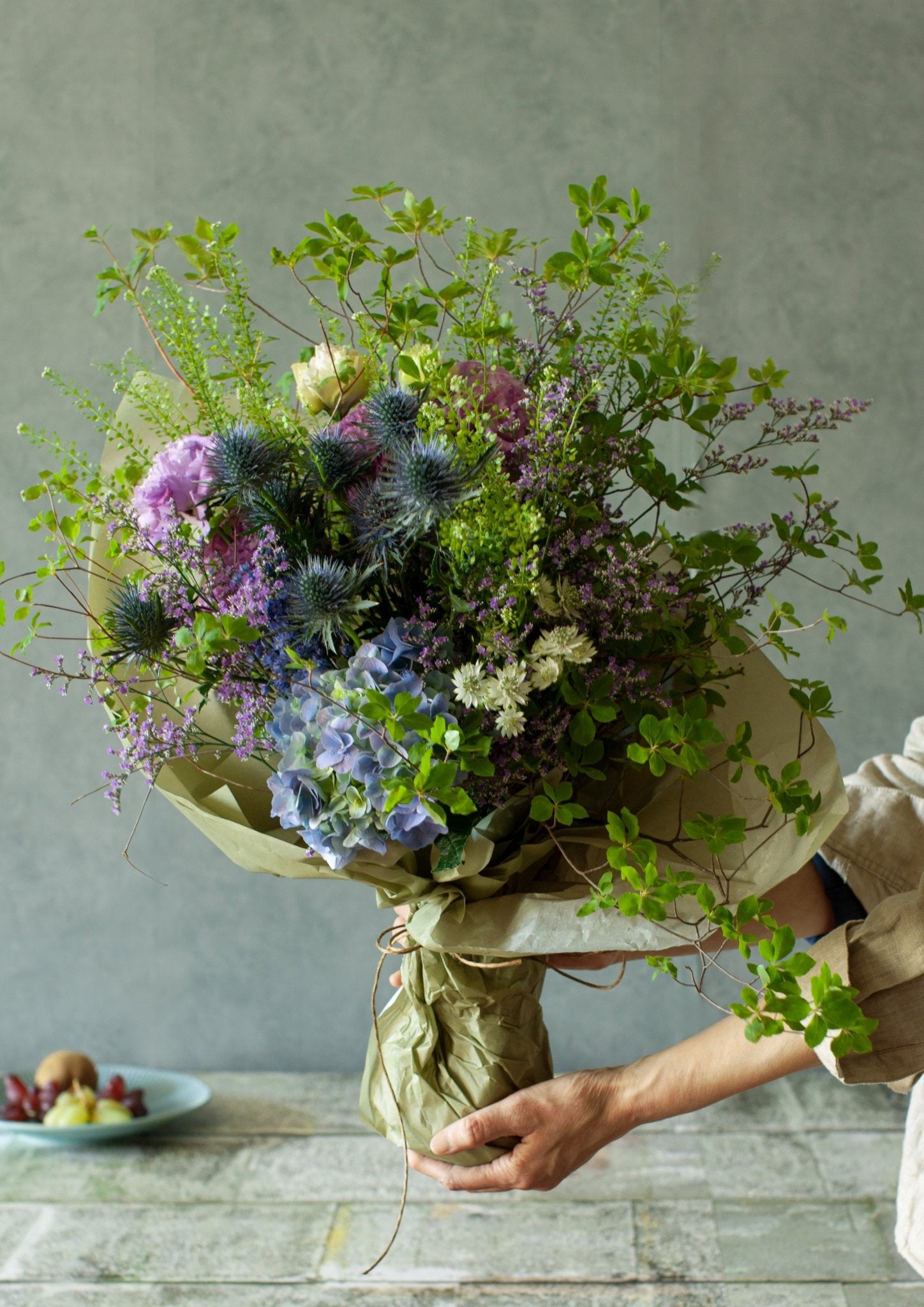 【6月限定】誕生日や結婚記念日のギフトに。紫陽花と季節の花材で作る花束「Blue pluie」