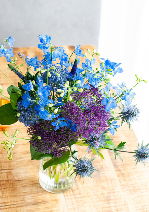 誕生日や結婚記念日に 期間限定 季節の花束「Lapis Blue」Mサイズ - &YOUKAEN (アンドユーカエン)