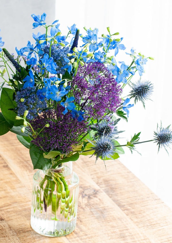 誕生日や結婚記念日に 期間限定 季節の花束「Lapis Blue」Mサイズ - &YOUKAEN (アンドユーカエン)