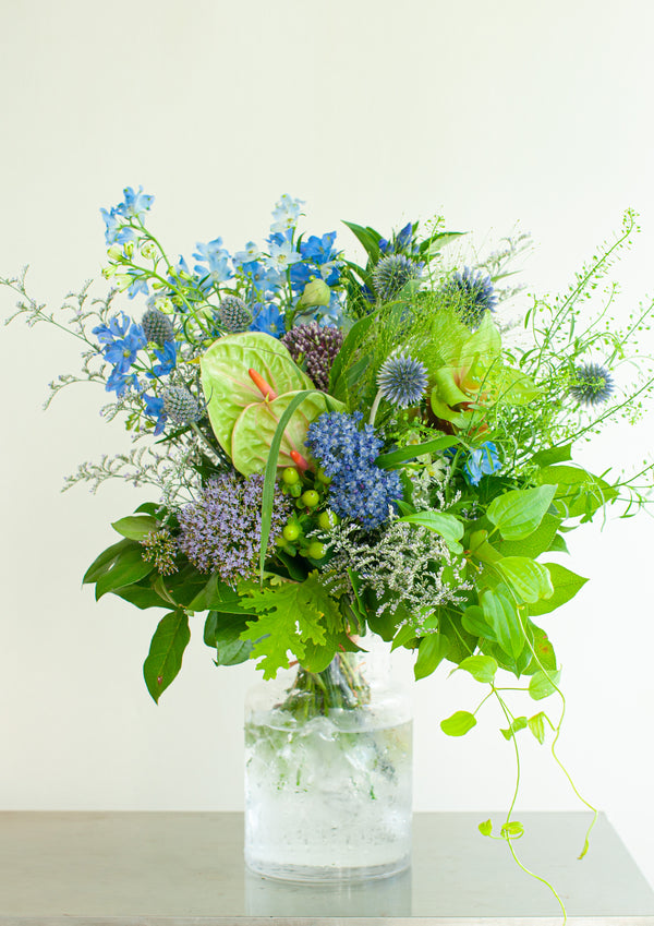 誕生日や結婚記念日に 期間限定 季節の花束「Tropical Blue」 ＜ブルー＆グリーン＞