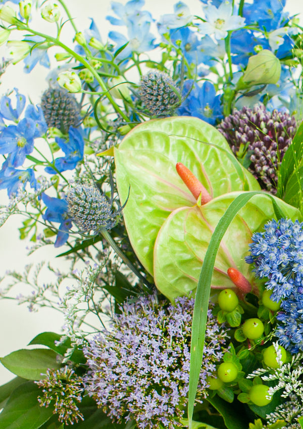 誕生日や結婚記念日に 期間限定 季節の花束「Tropical Blue」 ＜ブルー＆グリーン＞