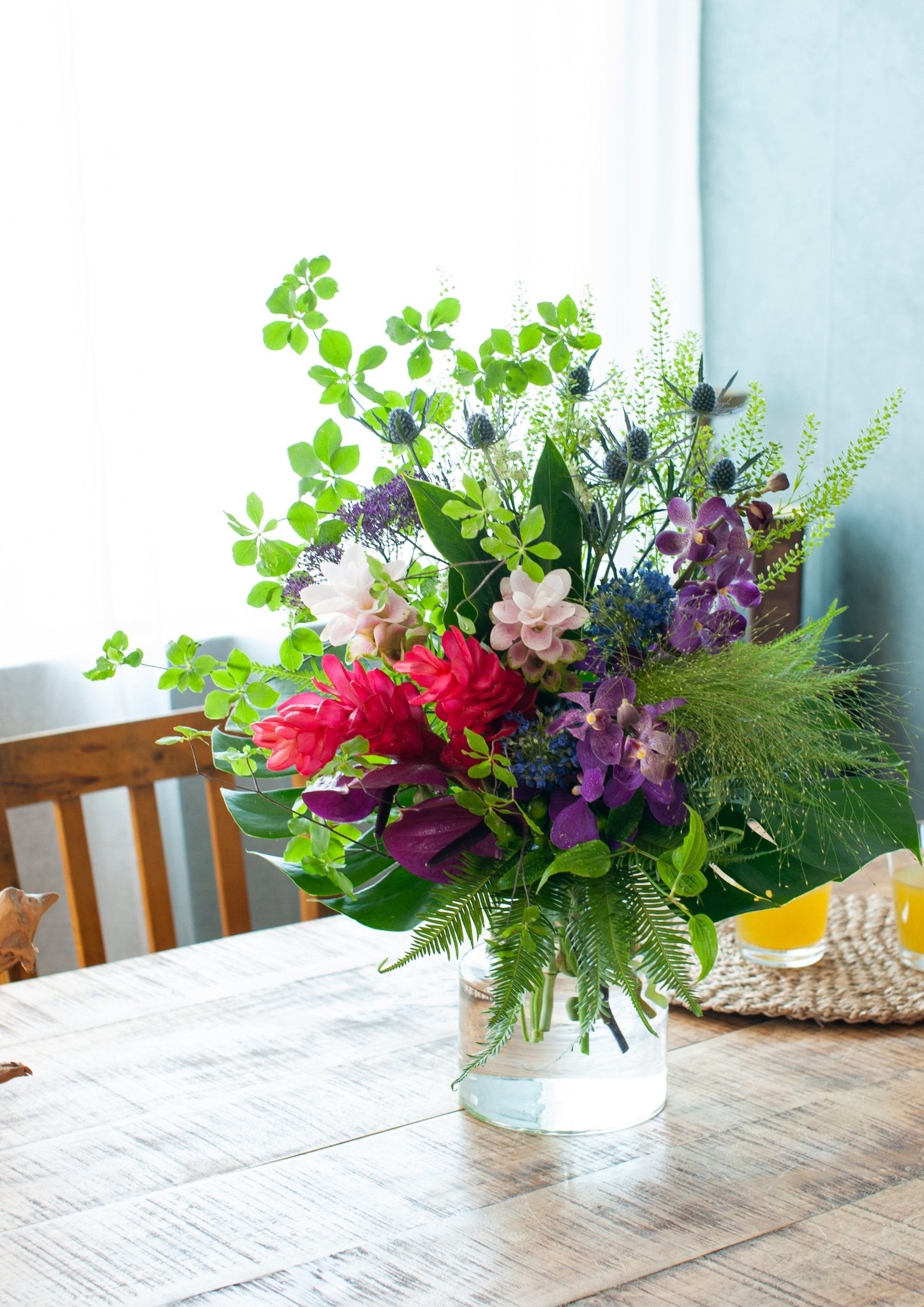 誕生日や結婚記念日に 期間限定 季節の花束「Tropical violet」 ＜パープル＆グリーン＞