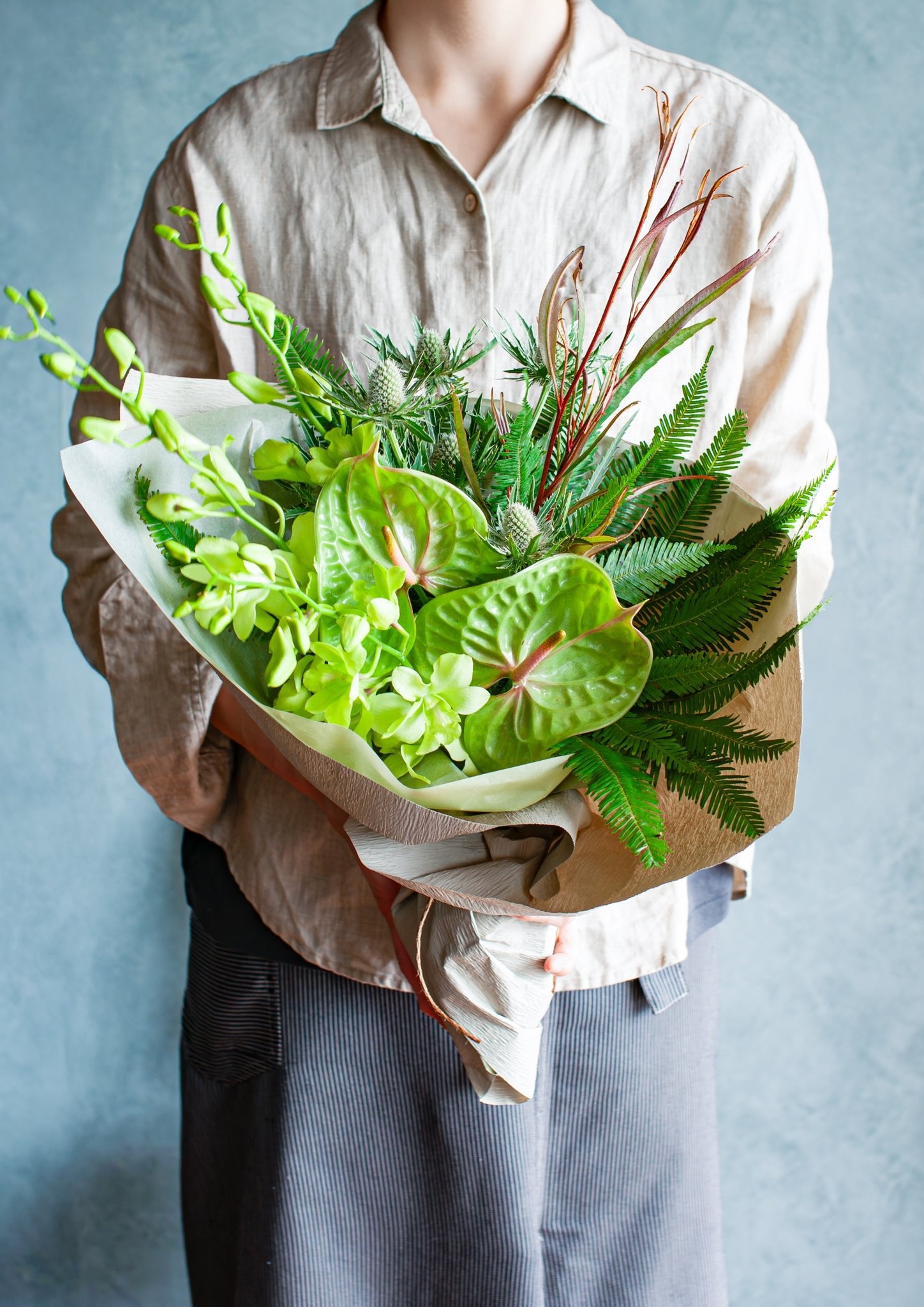 誕生日や結婚記念日に 期間限定 季節の花束「Tropical Green」M ＜グリーン＞