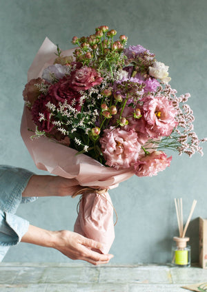 誕生日や結婚記念日に 期間限定 季節の花束 トルコキキョウブーケ「Rose antique」