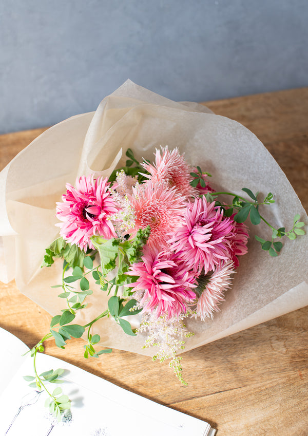 【期間限定】ガーベラのシックな花束「bloom」M - &YOUKAEN (アンドユーカエン)