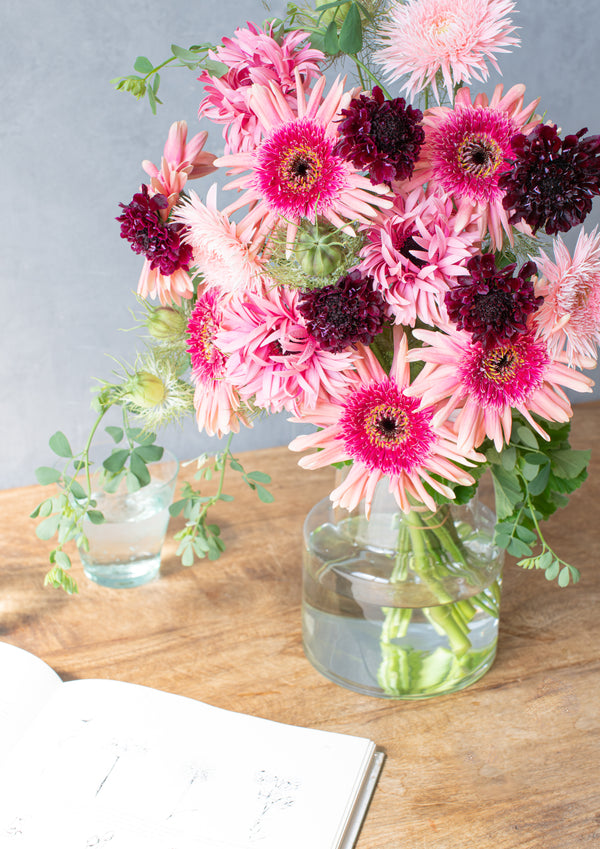 【期間限定】ガーベラのシックな花束「bloom」L - &YOUKAEN (アンドユーカエン)