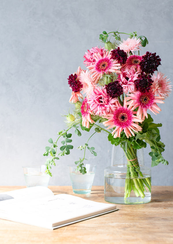 【期間限定】ガーベラのシックな花束「bloom」L - &YOUKAEN (アンドユーカエン)