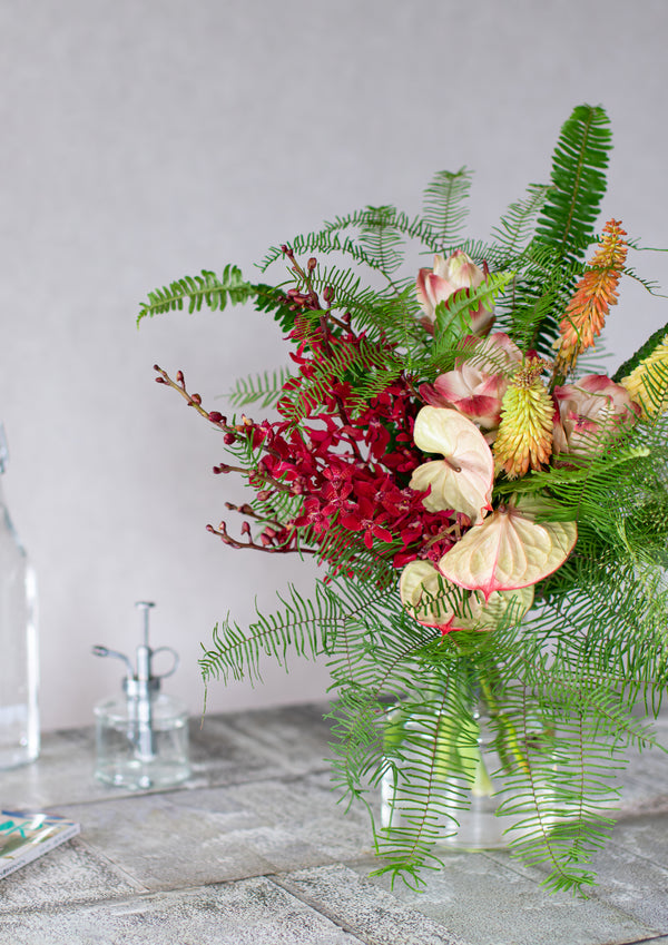 季節の花束「サマールージュ」くすみレッド｜大人トロピカルなおしゃれ花束