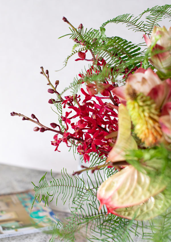 季節の花束「サマールージュ」くすみレッド｜大人トロピカルなおしゃれ花束