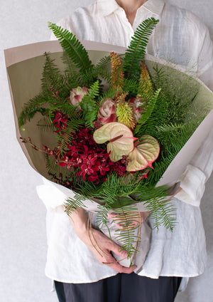 季節の花束「サマールージュ」くすみレッド｜大人トロピカルなおしゃれ花束