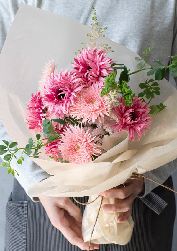 【期間限定】ガーベラのシックな花束「bloom」M - &YOUKAEN (アンドユーカエン)