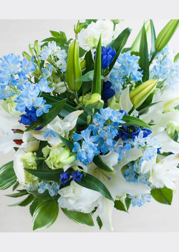 【おしゃれなお供え花】お供え花のアレンジメント 青 Mサイズ【アレンジメント】