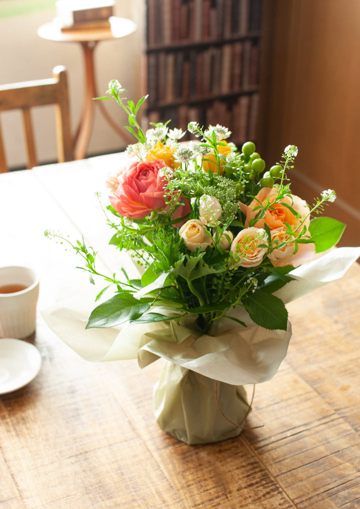 おしゃれな花束とブーケ。お祝いにおすすめの洗練デザイン｜花の通販 &YOUKAEN – &YOUKAEN (アンドユーカエン)