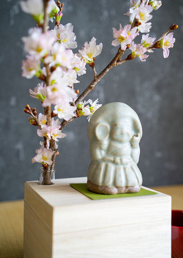 一箱の座 / hitohako no kura 花見の起源の室礼ギフト、桐箱に詰めて届けるタノカンサァと楽しむ、おうち花見