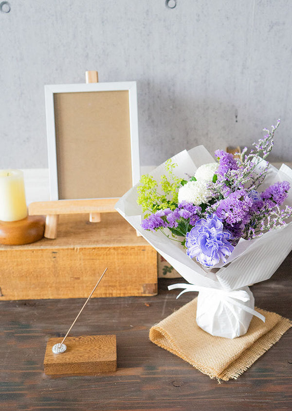 【定期便・香りと花】おまかせMサイズ そのまま飾れる花束×季節のお香セット