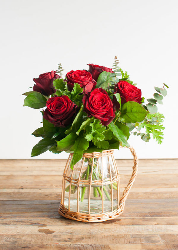 【花束】赤いバラと季節のグリーンの花束 Mサイズ【おしゃれなブーケ】