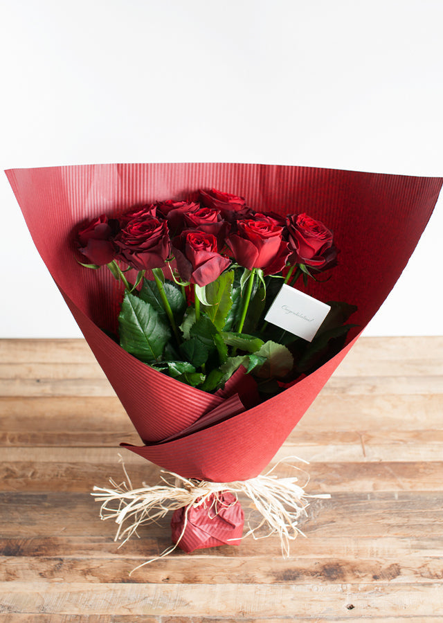 赤いバラ12本ブーケ】 愛情深く伝える高品質な赤いバラだけの花束 ...